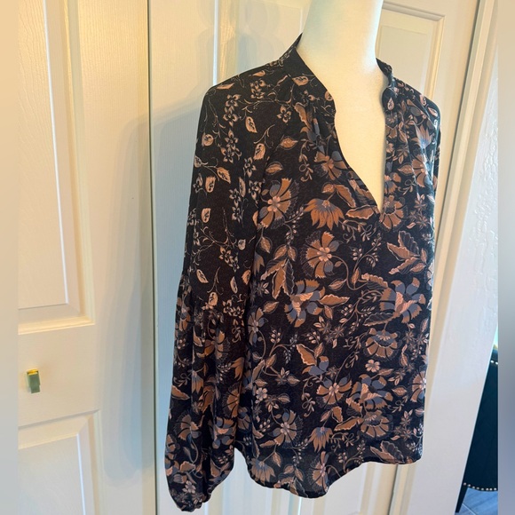 Evereve dark floral long sleeve blouse size small - Picture 2 of 5